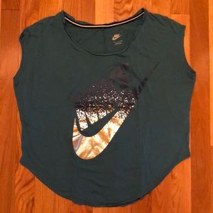 Nike loose fit top. Size small.